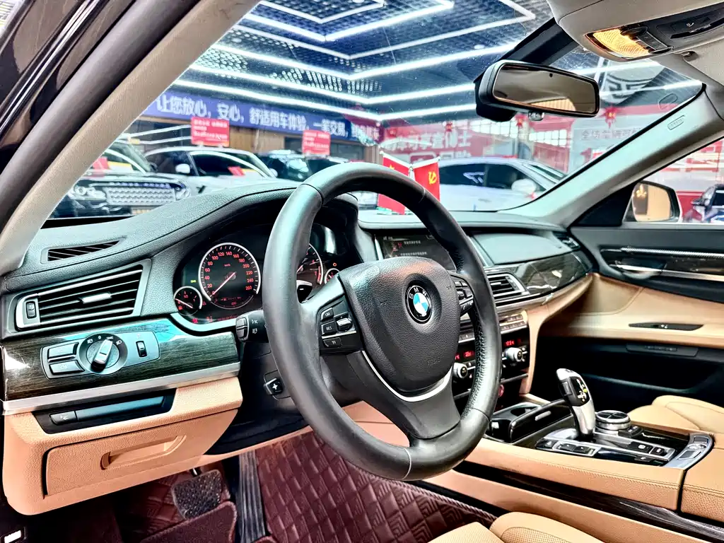 BMW 7 Series 2013 — фото 10