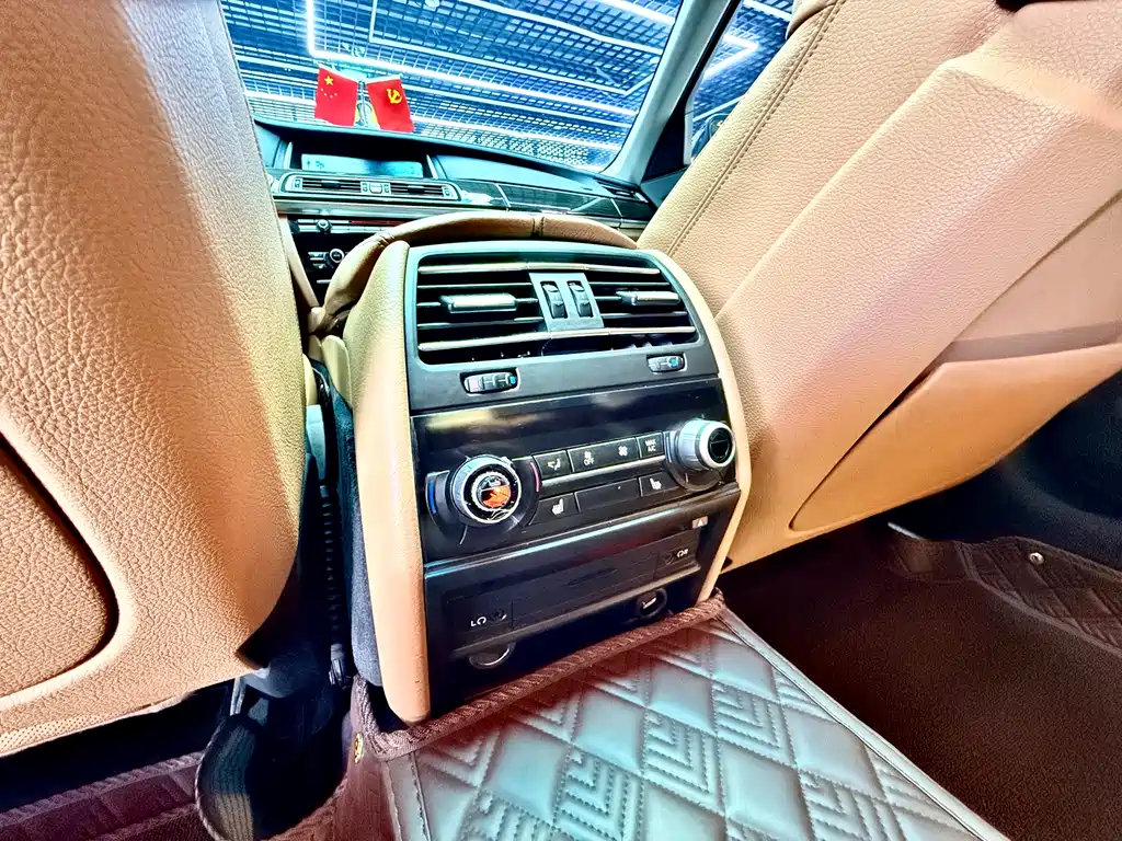 BMW 7 Series 2013 — фото 13
