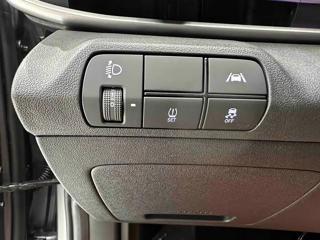 Hyundai Elantra 2023 — фото 9