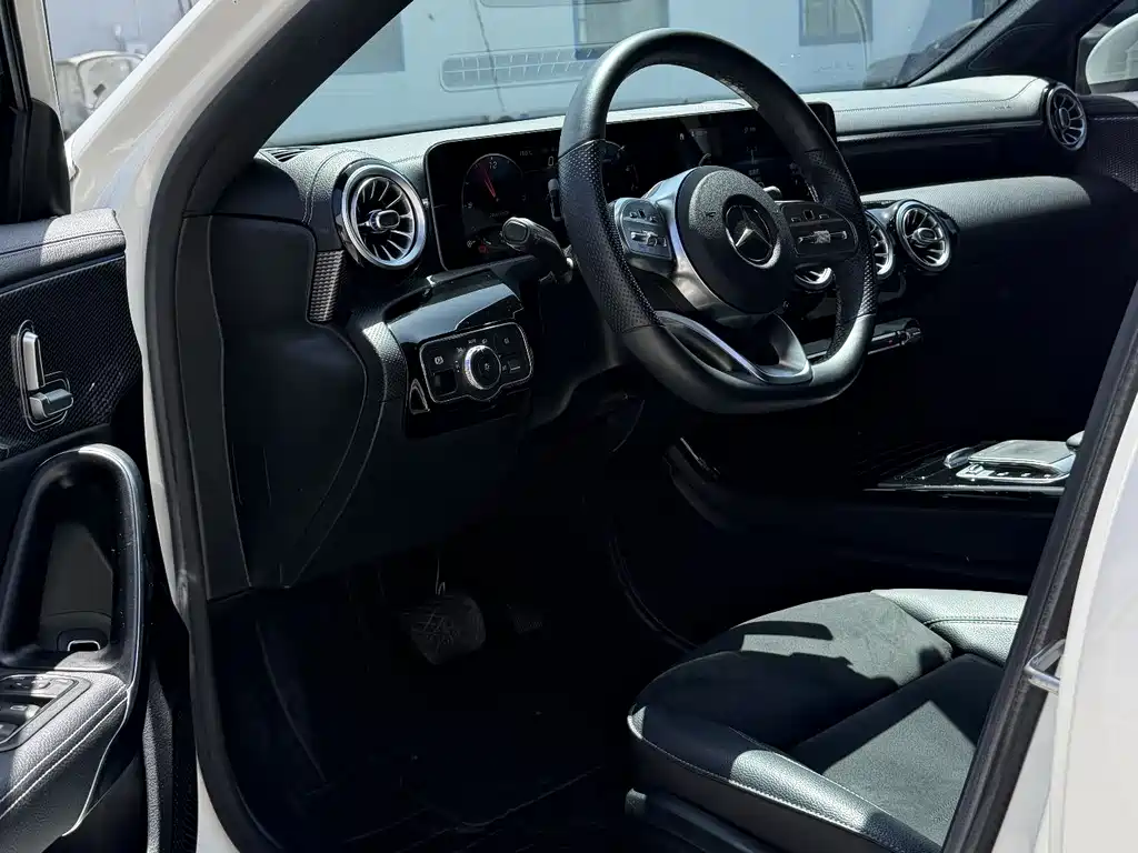 Mercedes-Benz A-Class 2019 — фото 4