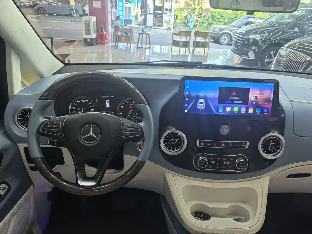Mercedes-Benz Vito 2023 — фото 12