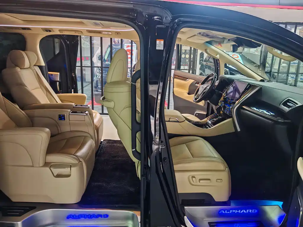 Toyota Alphard 2021 — фото 6