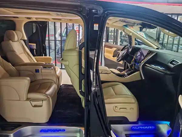 Toyota Alphard 2021