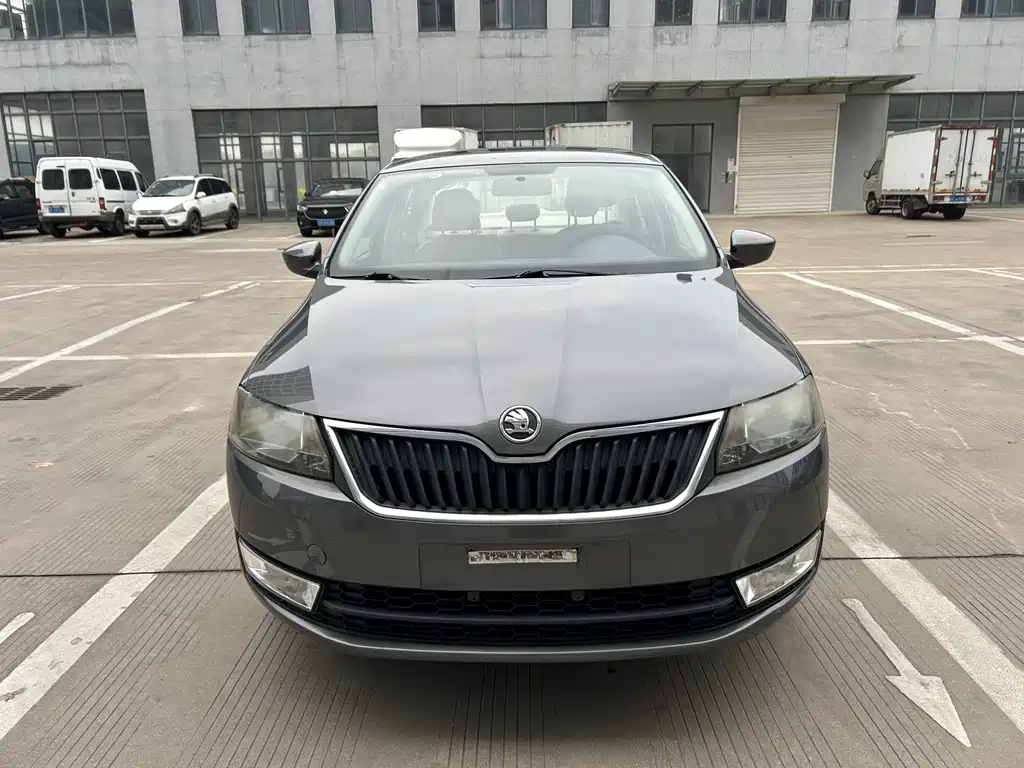 Skoda Rapid 2013 — фото 3
