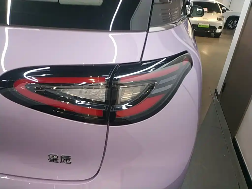 Geely Galaxy Starwish 2025 — фото 8