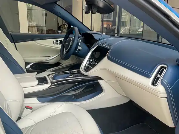 Aston Martin DBX 2024