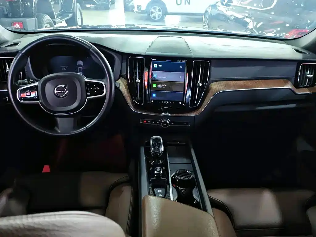 Volvo XC60 2021 — фото 7