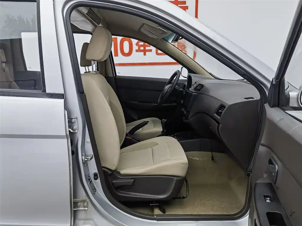 Wuling Hongguang 2015 — фото 23