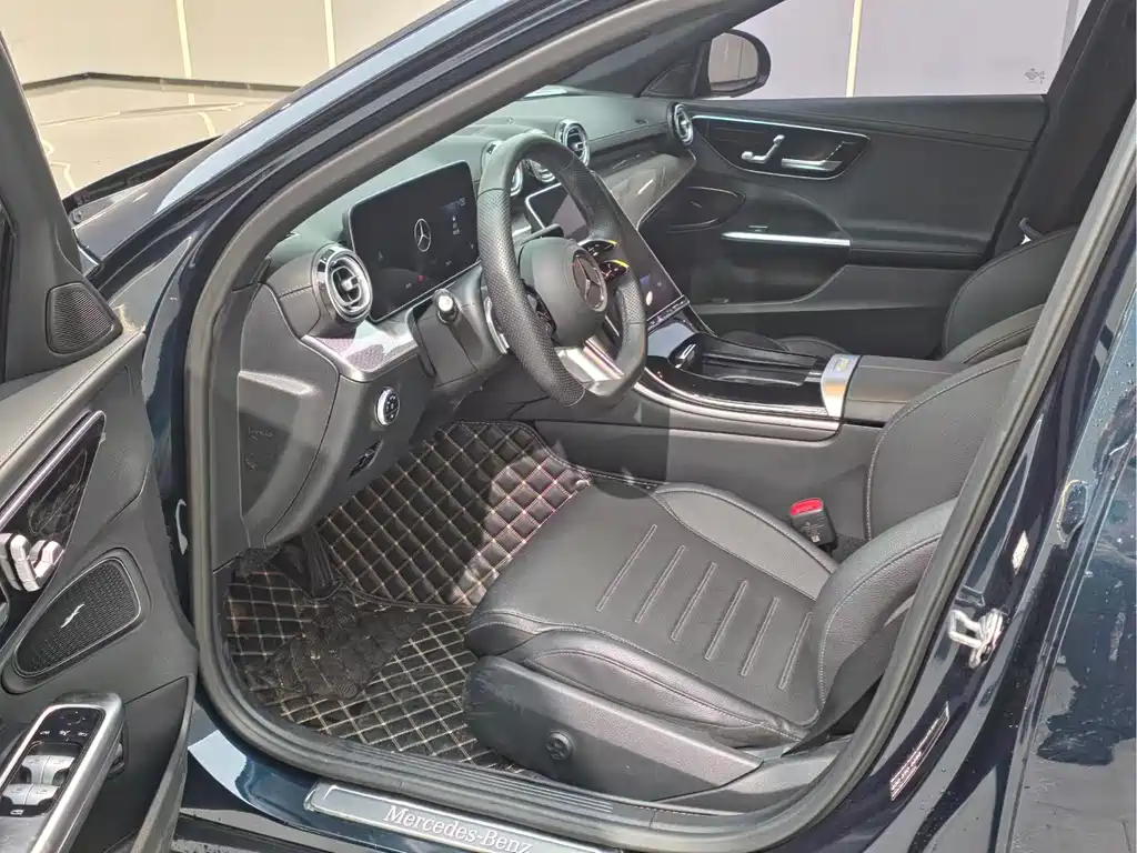 Mercedes-Benz C-Class 2023 — фото 4