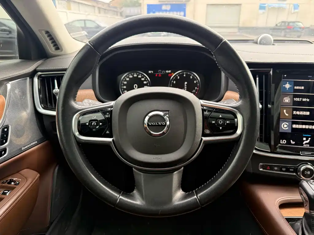 Volvo S90 2019 — фото 11