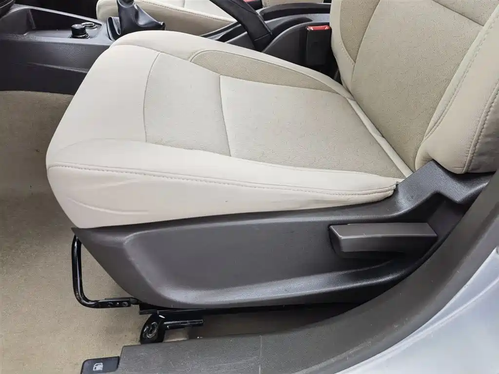 Wuling Hongguang 2015 — фото 20