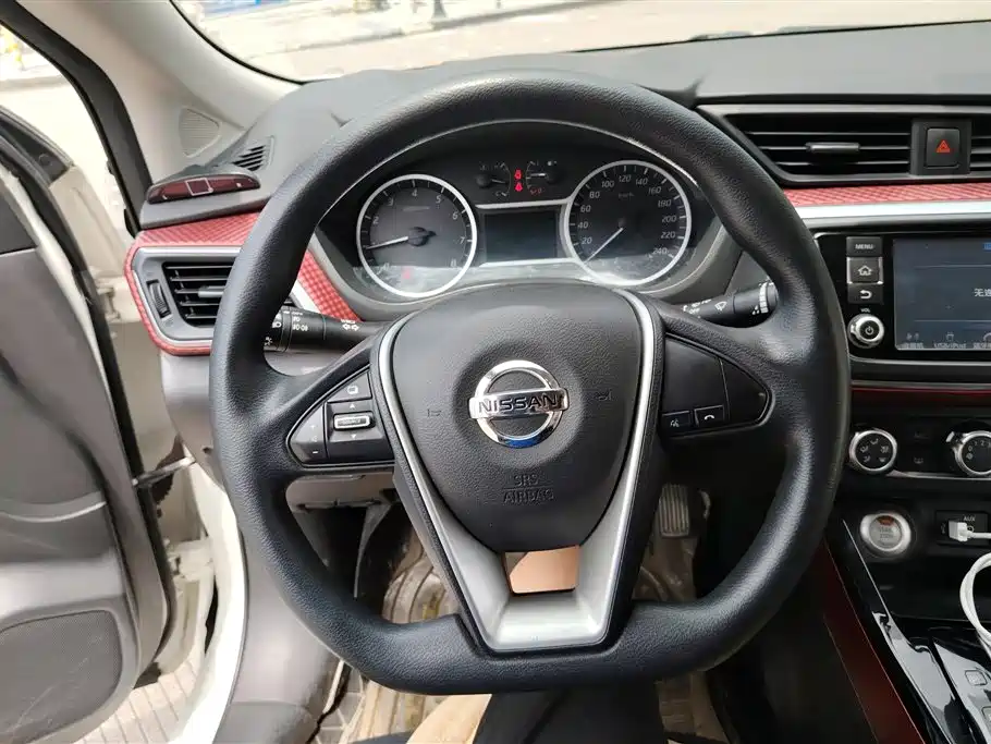 Nissan Bluebird 2018 — фото 15
