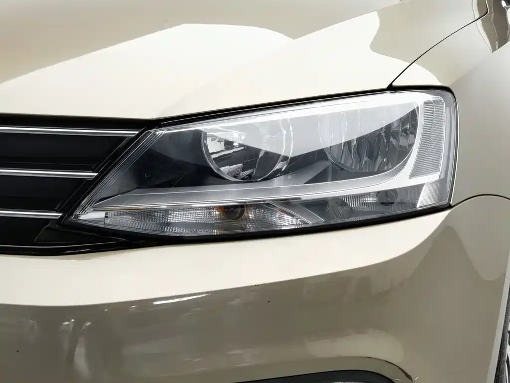 Volkswagen Sagitar 2016