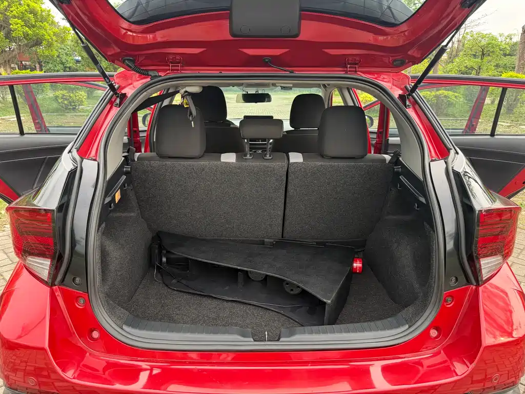 Toyota Yaris L 2020 — фото 19