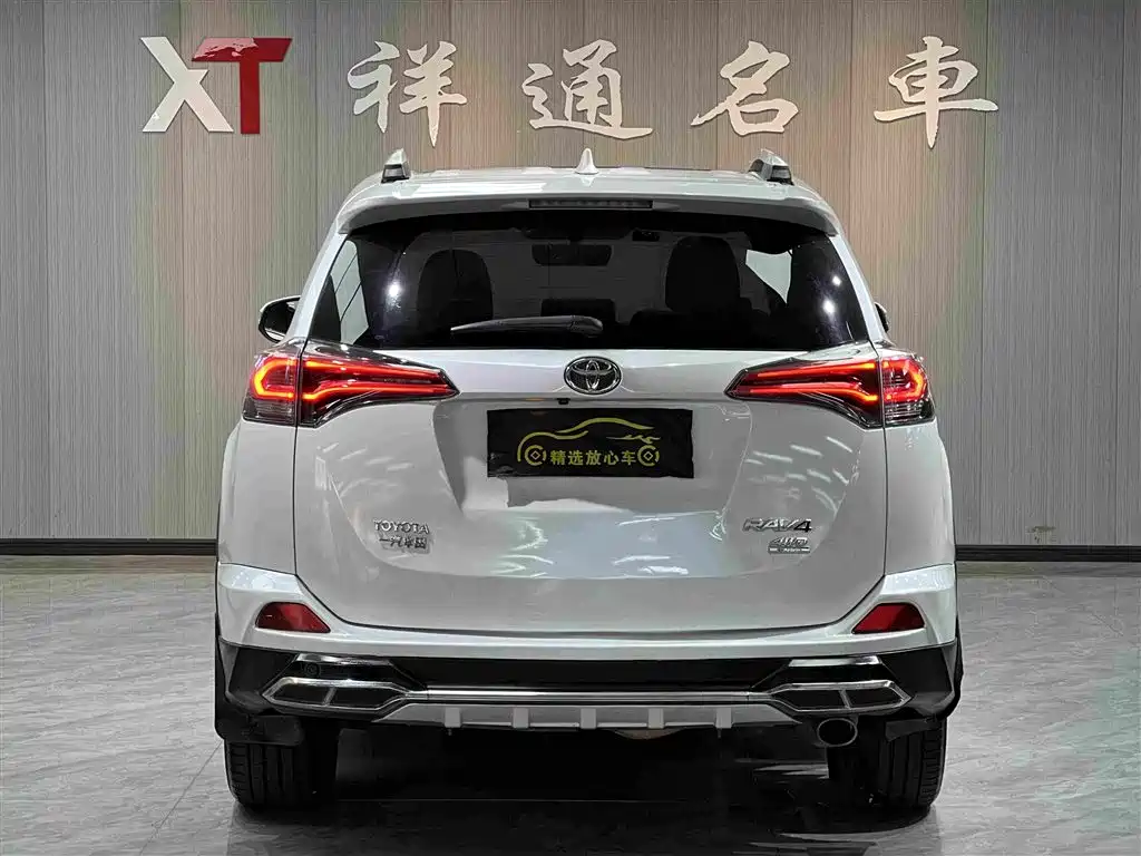 Toyota RAV4 2017 — фото 12