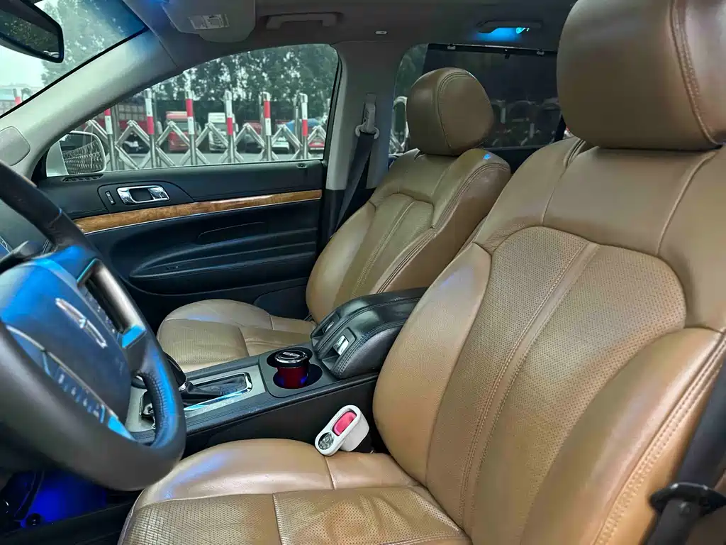 Lincoln MKT 2012 — фото 11
