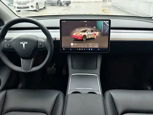Tesla Model Y 2024