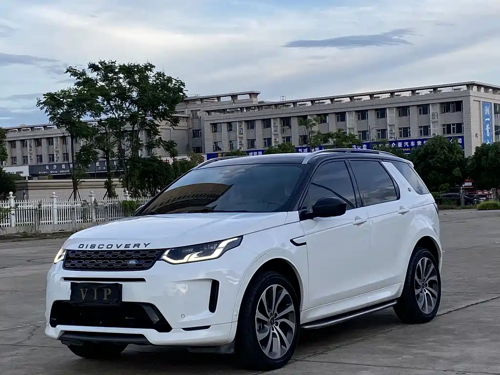 Land Rover Discovery Sport 2023 — фото 1