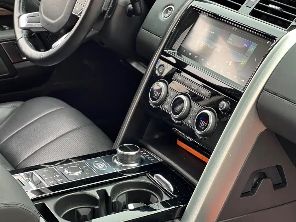 Land Rover Discovery 2018 — фото 13