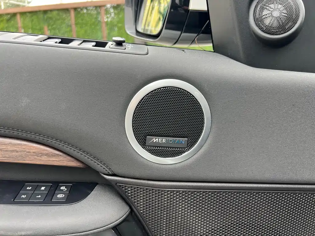 Land Rover Discovery 2018 — фото 21