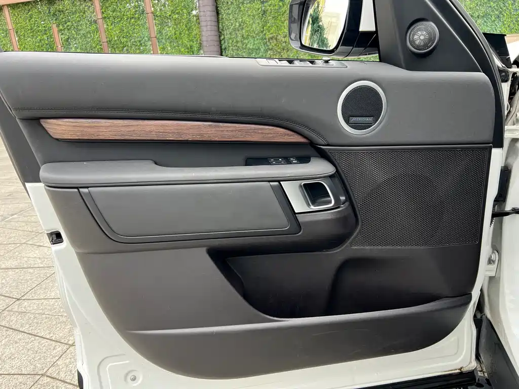 Land Rover Discovery 2018 — фото 20