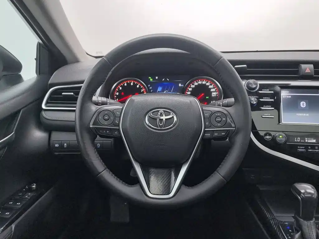 Toyota Camry 2019 — фото 11