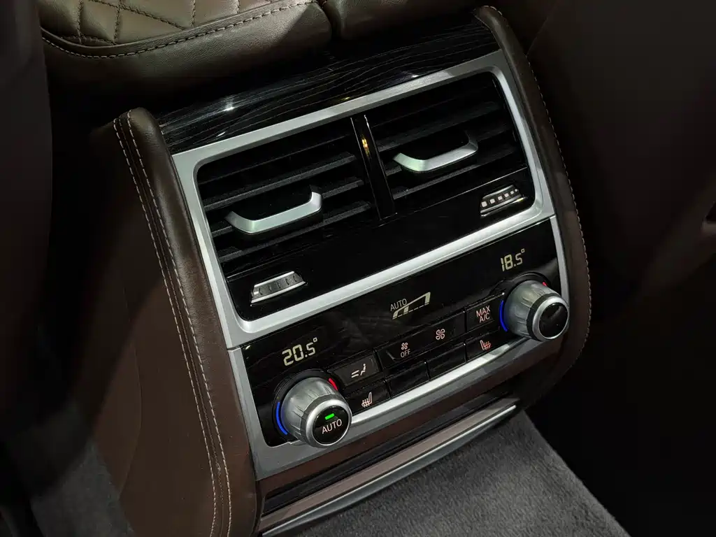 BMW 7 Series 2019 — фото 11