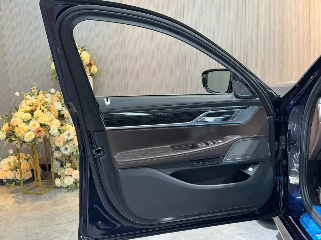 BMW 7 Series 2019 — фото 14