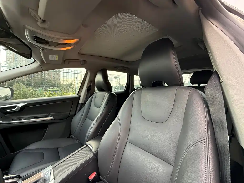 Volvo XC60 2016 — фото 12