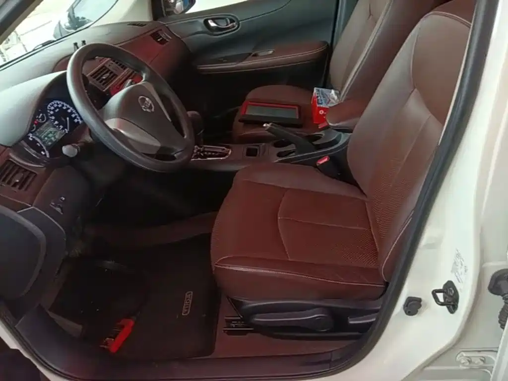 Nissan Tiida 2015 — фото 15