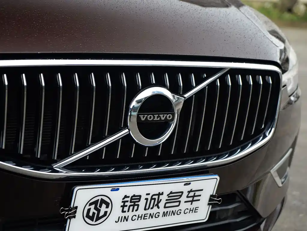 Volvo XC60 2019 — фото 9