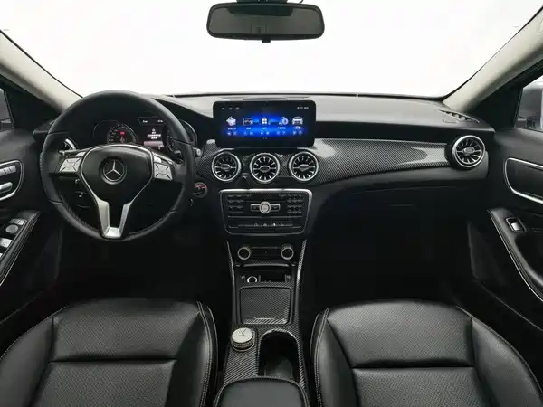 Mercedes-Benz GLA 2015