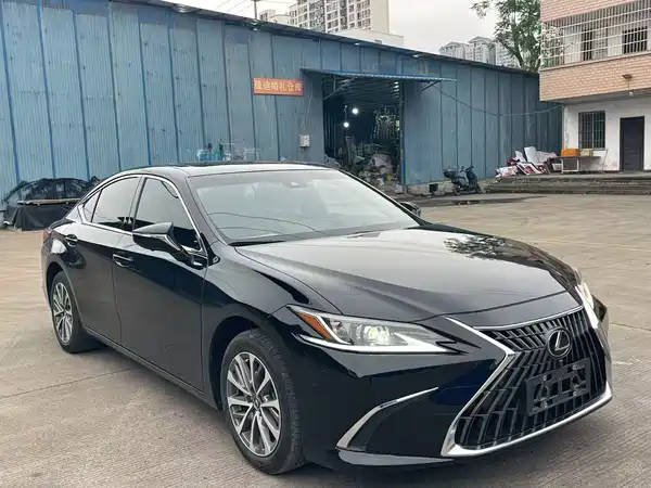 Lexus ES 2023