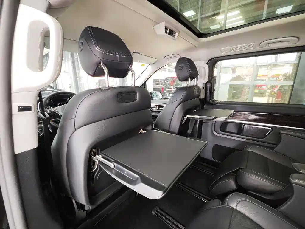 Mercedes-Benz V-Class 2019 — фото 22
