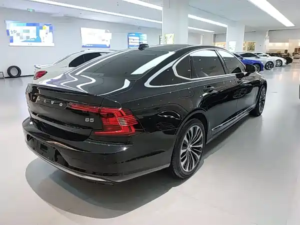 Volvo S90 2024
