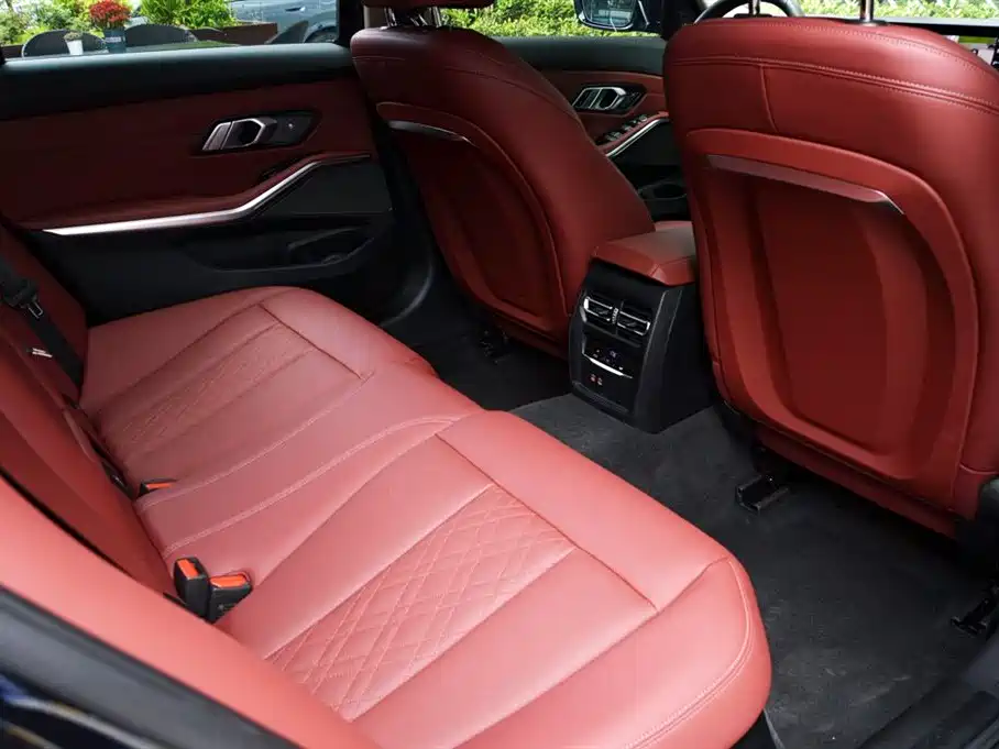 BMW 3 Series 2025 — фото 10