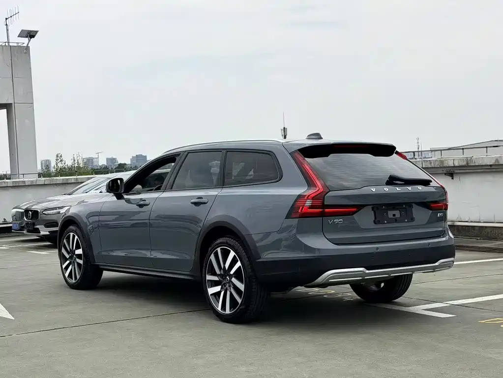 Volvo V90 2022 — фото 16