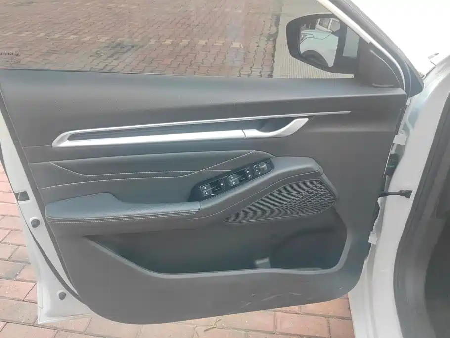Geely Emgrand 2024