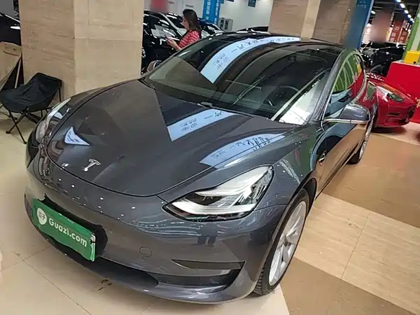 Tesla Model 3 2020