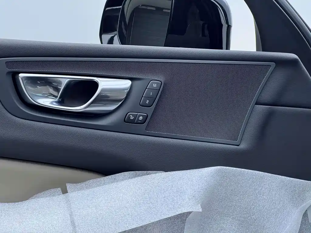 Volvo XC60 2026 — фото 13
