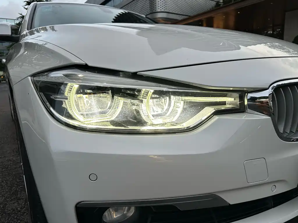 BMW 3 Series 2019 — фото 19