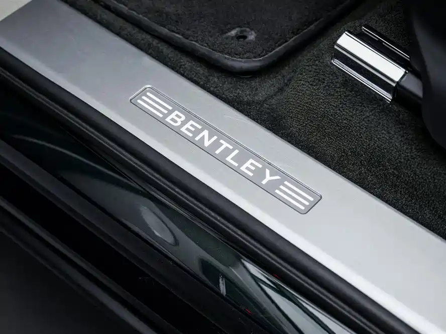 Bentley Bentayga 2021 — фото 28