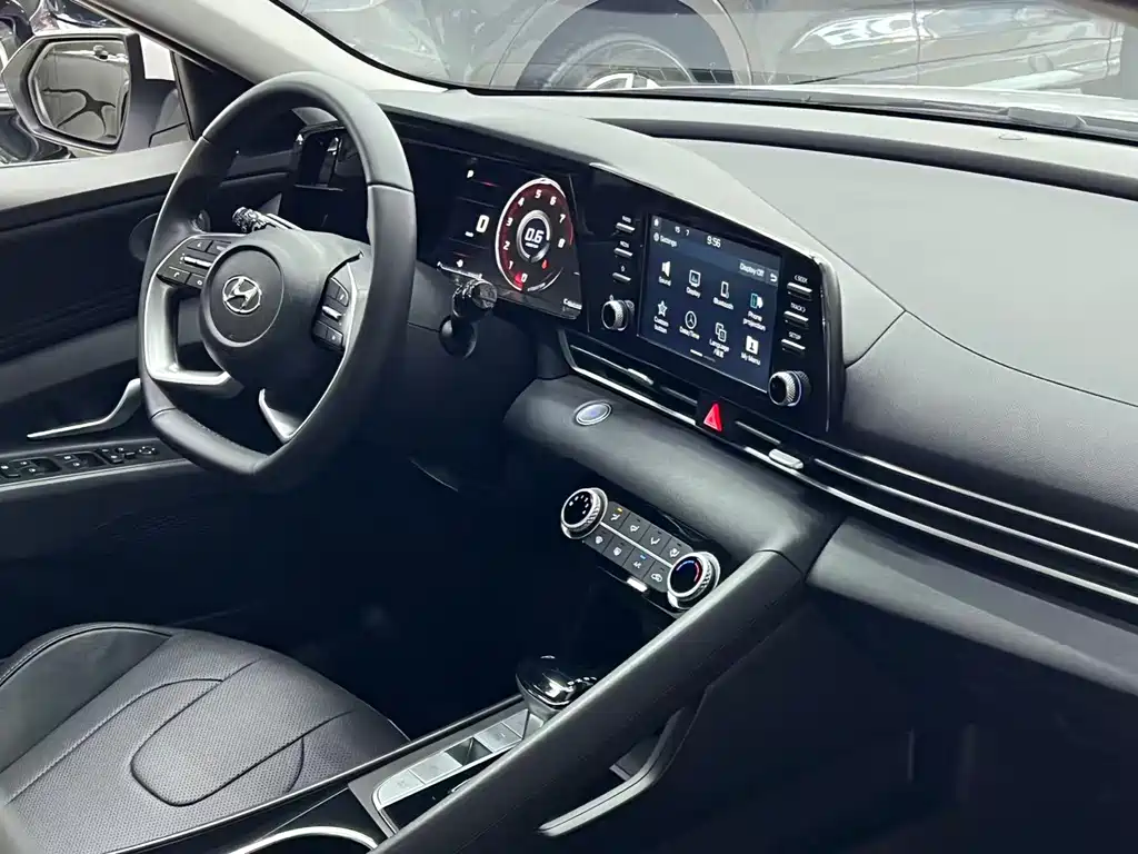 Hyundai Elantra 2023 — фото 20