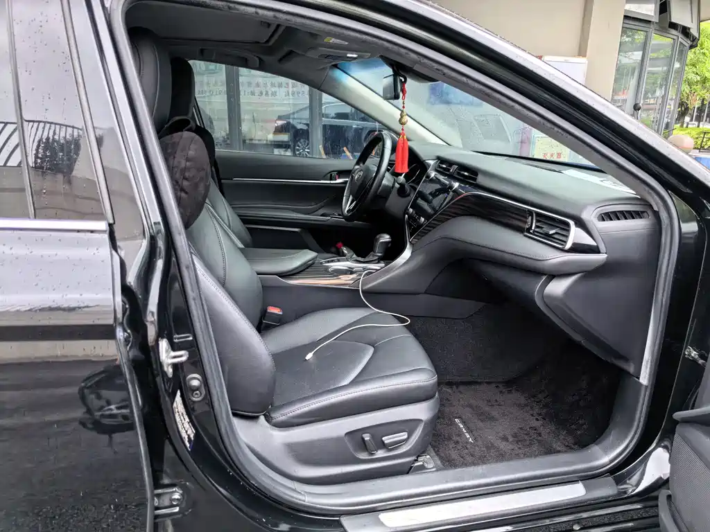 Toyota Camry 2019 — фото 11
