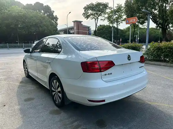 Volkswagen Sagitar 2016