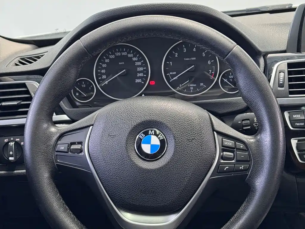 BMW 3 Series 2017 — фото 13