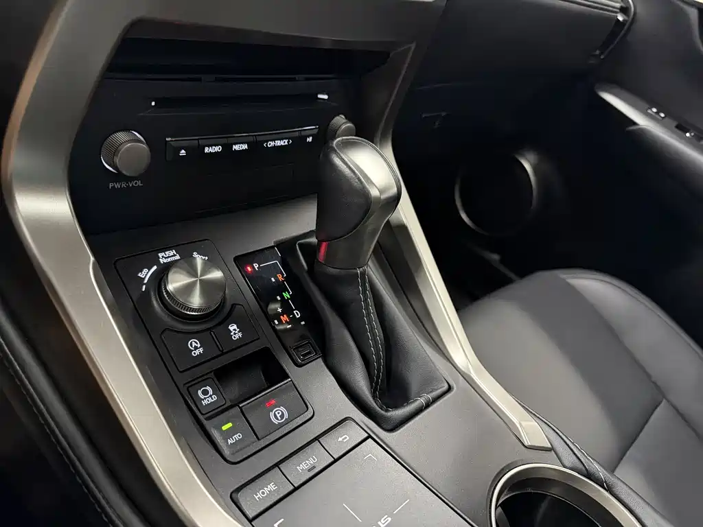 Lexus NX 2020 — фото 17
