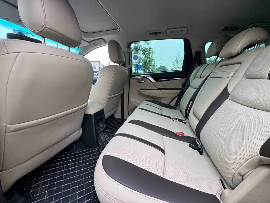 Mitsubishi Pajero Sport 2019 — фото 11