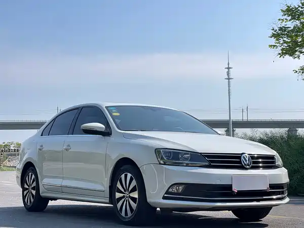 Volkswagen Sagitar 2018