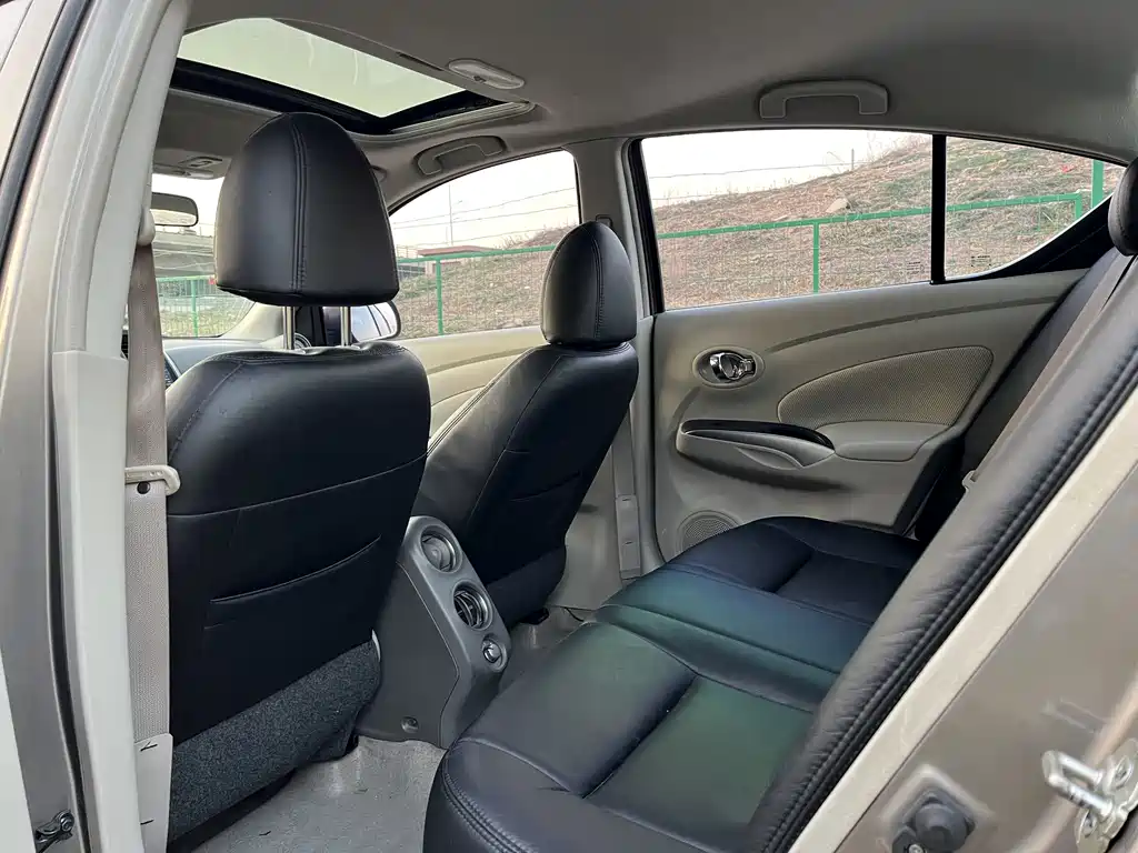 Nissan Sunny 2014 — фото 12